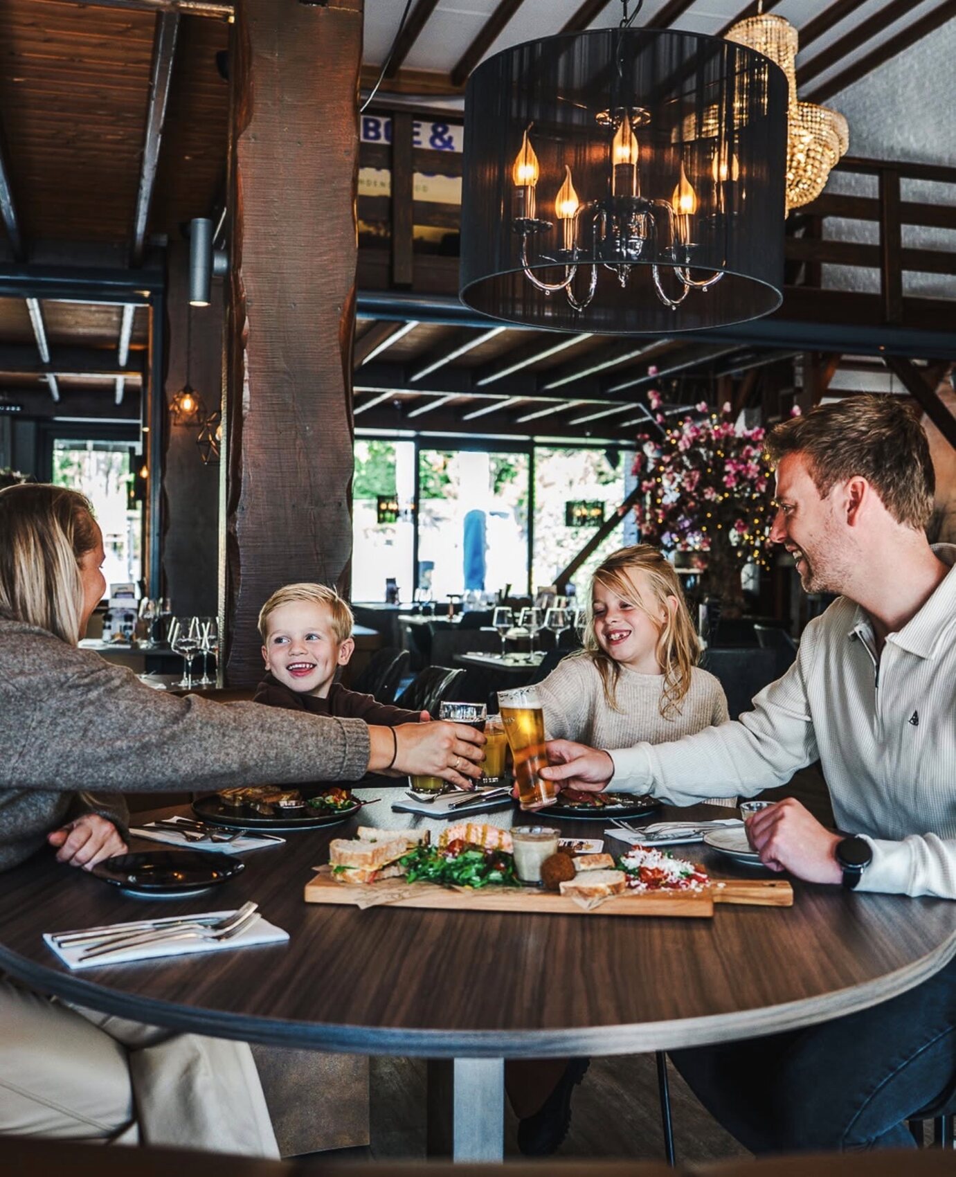 VONK samen aan tafel